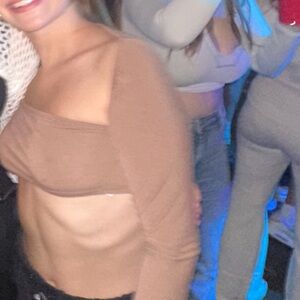 Long sleeve crop top